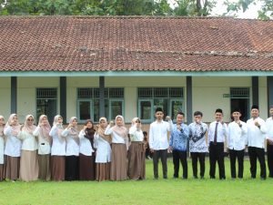 PARADIGMA DUNIA PENDIDIKAN ABAD 21 PERINGATAN HARI GURU NASIONAL 2022